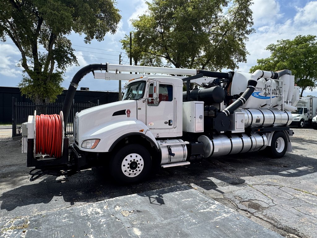 2014 Kenworth T4 Series - $96,000
