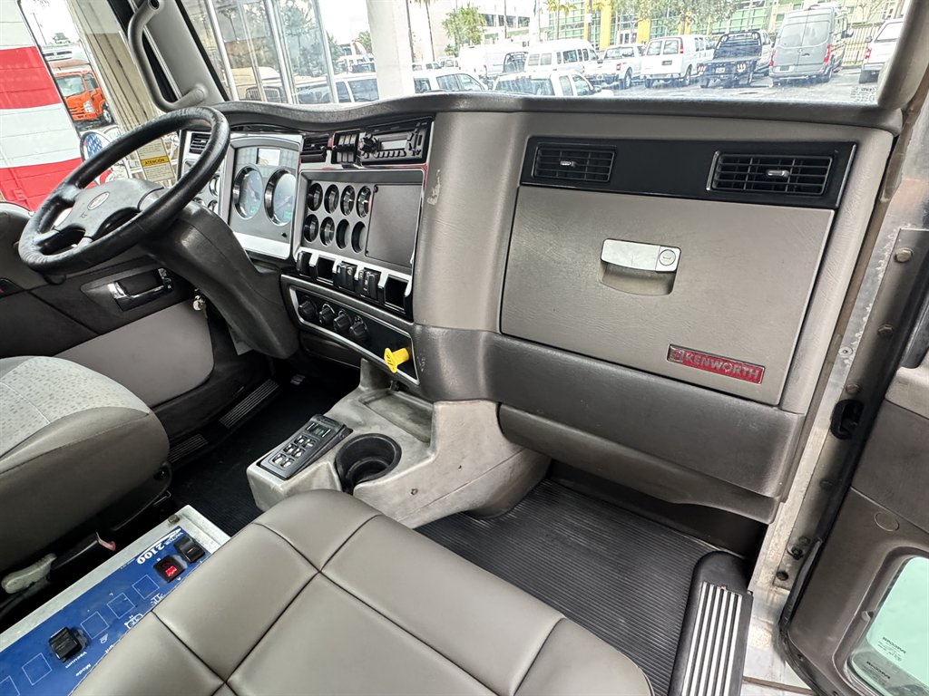2014 Kenworth T4 Series - $96,000