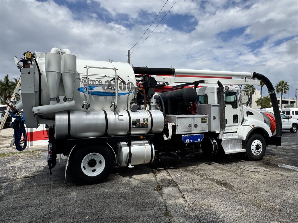 2014 Kenworth T4 Series - $96,000
