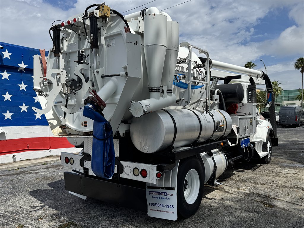 2014 Kenworth T4 Series - $96,000