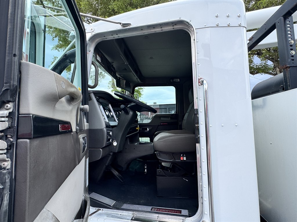 2014 Kenworth T4 Series - $96,000