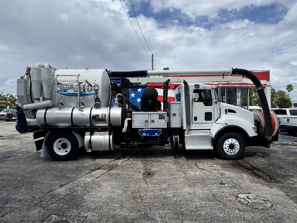 2014 Kenworth T4 Series - $96,000