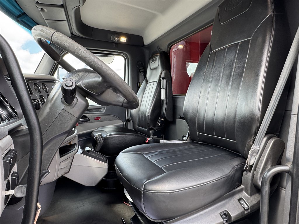 2017 Peterbilt 579 - $99,995