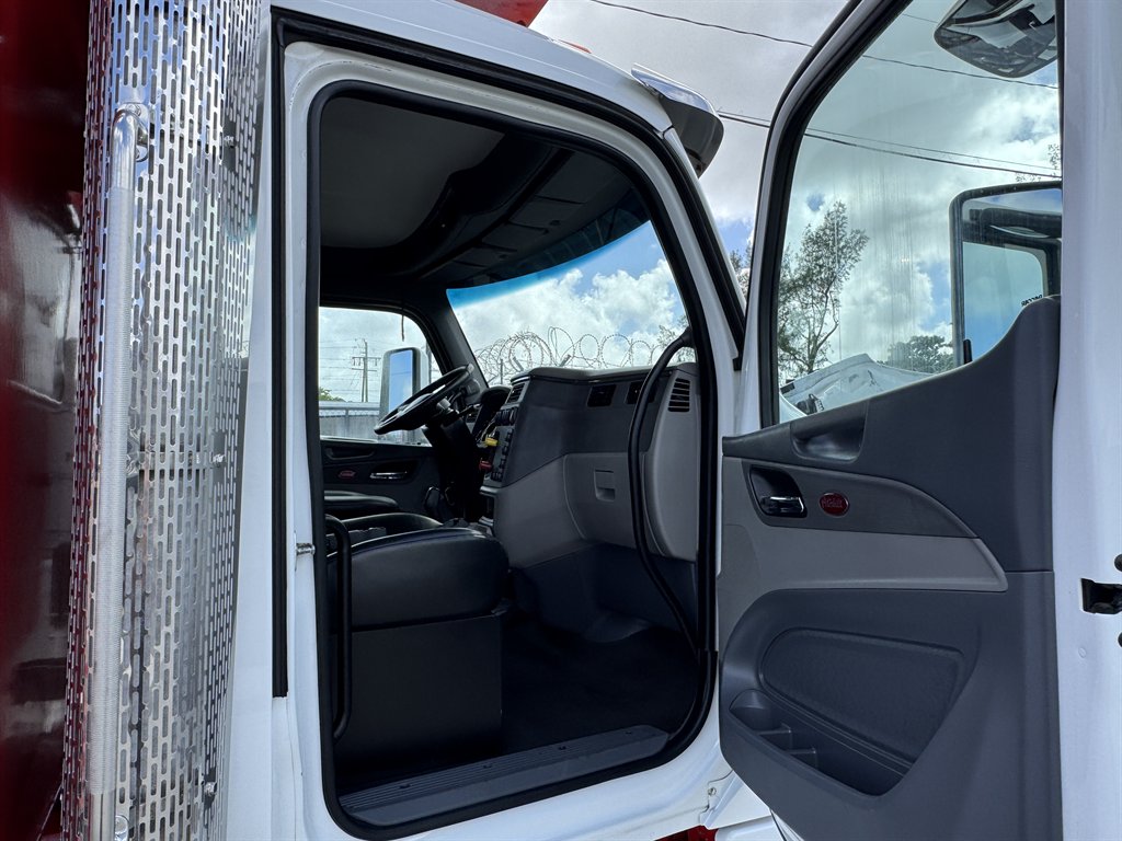 2017 Peterbilt 579 - $99,995