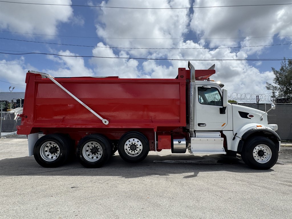 2017 Peterbilt 579 - $99,995