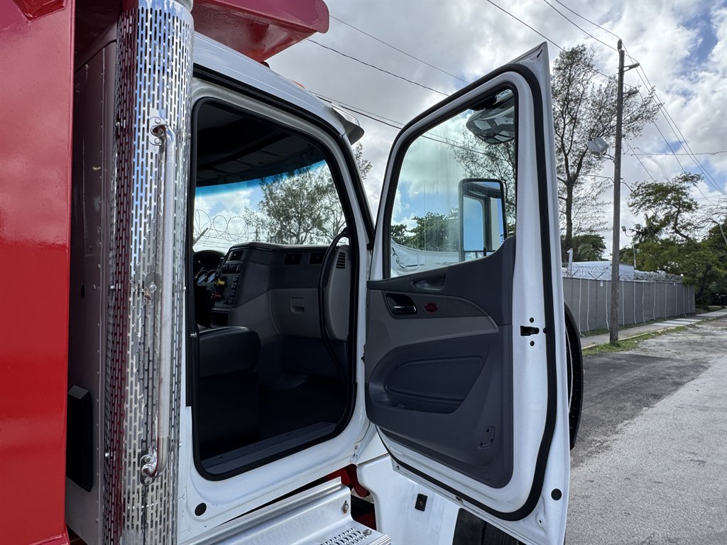 2017 Peterbilt 579 - $99,995