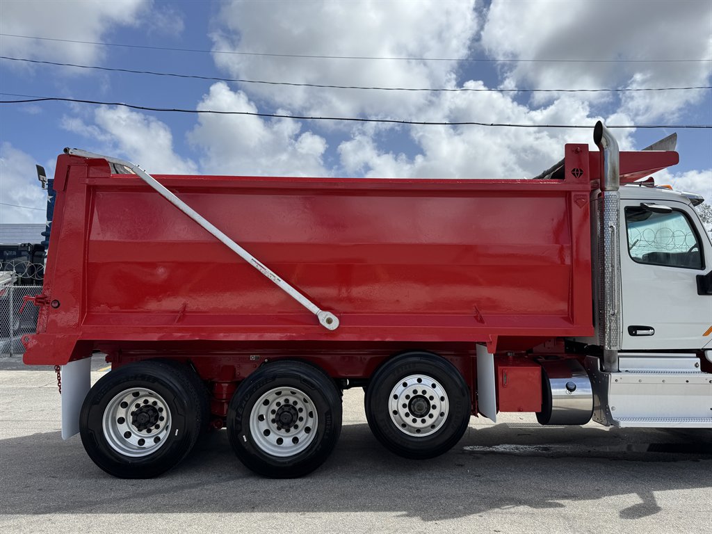 2017 Peterbilt 579 - $99,995