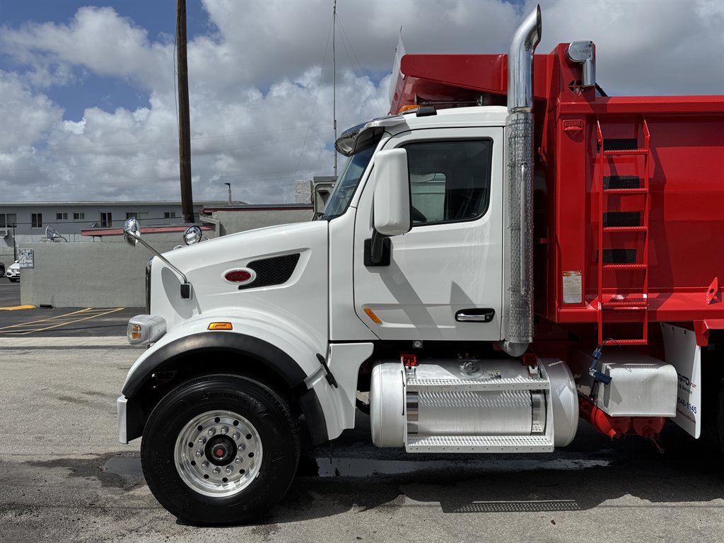 2017 Peterbilt 579 - $99,995