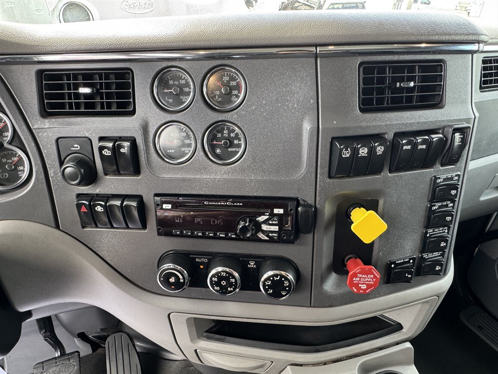 2017 Peterbilt 579 - $99,995