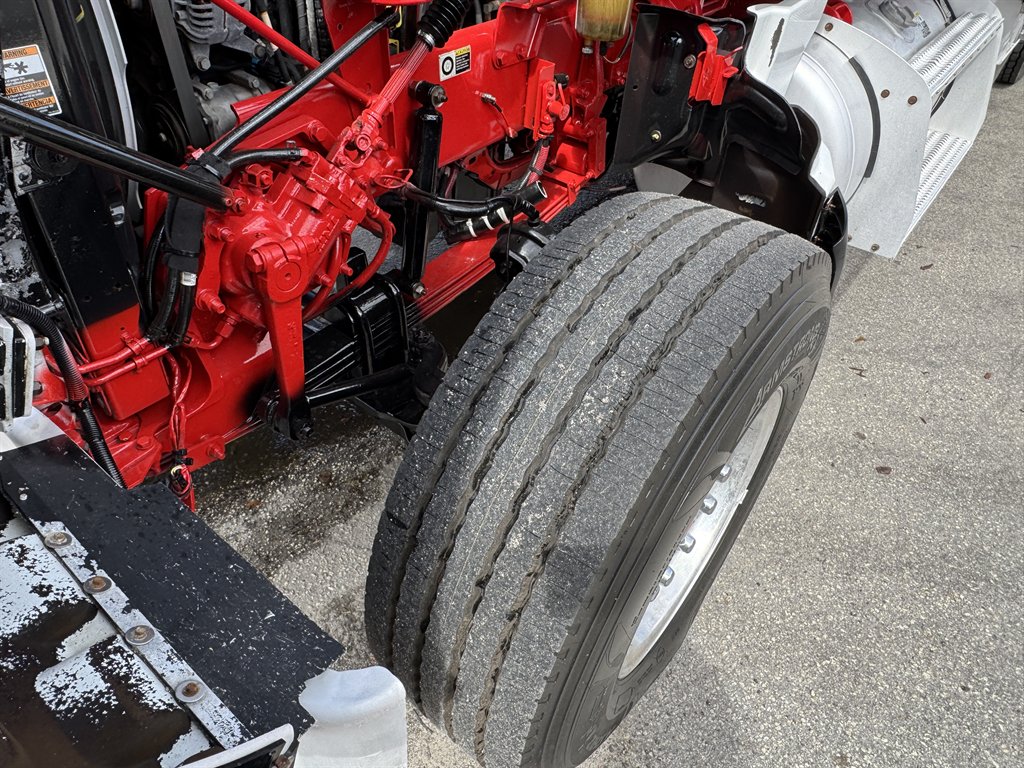 2017 Peterbilt 579 - $99,995