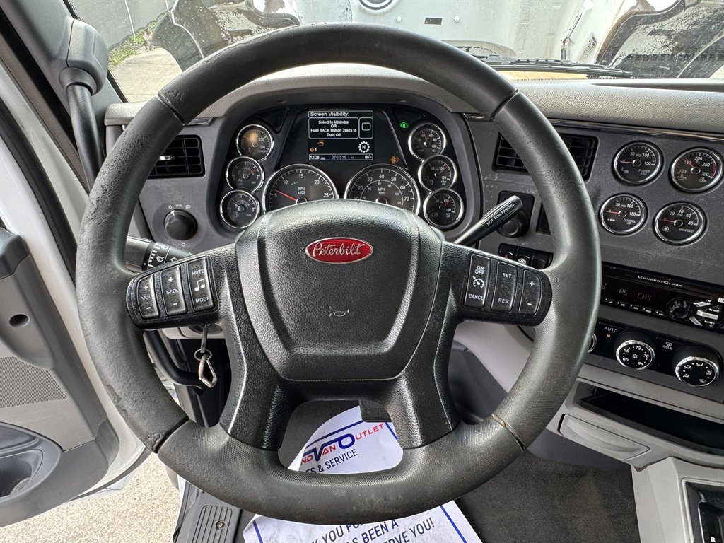 2017 Peterbilt 579 - $99,995
