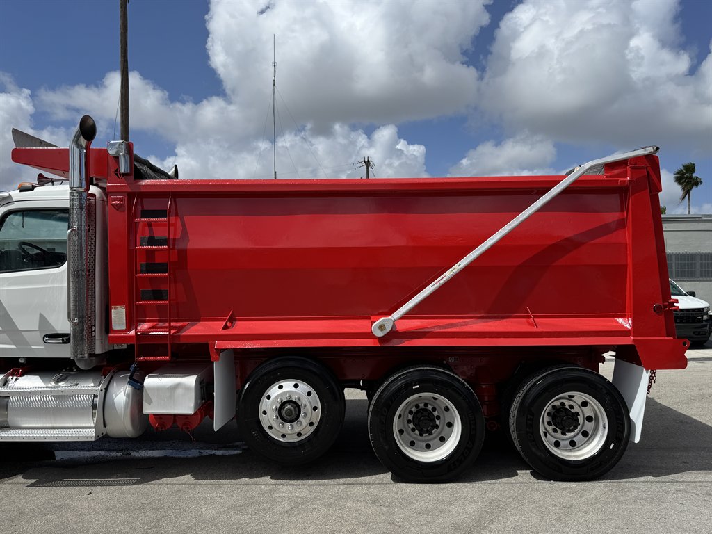 2017 Peterbilt 579 - $99,995