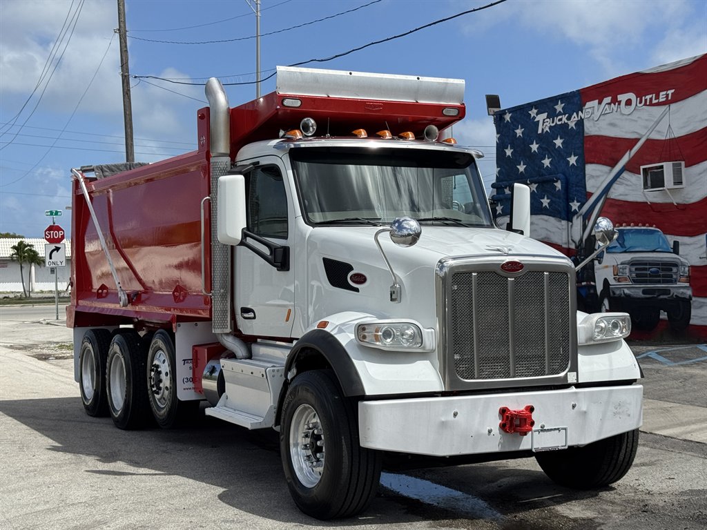 2017 Peterbilt 579 - $99,995