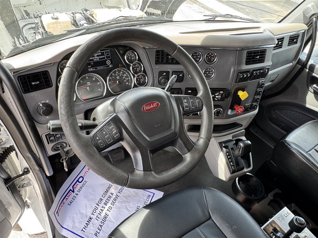 2017 Peterbilt 579 - $99,995