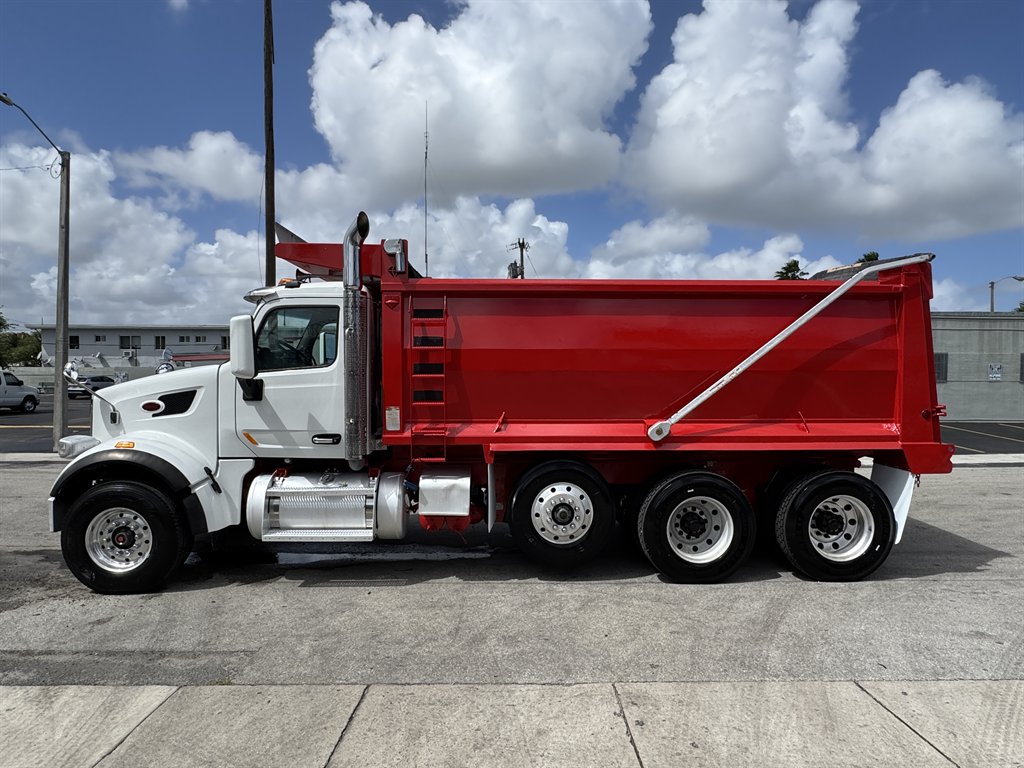 2017 Peterbilt 579 - $99,995