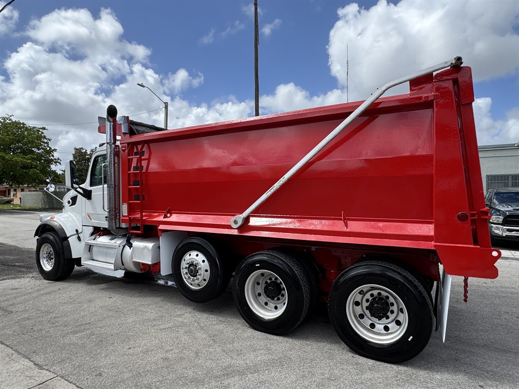 2017 Peterbilt 579 - $99,995