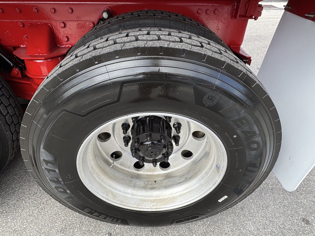 2017 Peterbilt 579 - $99,995