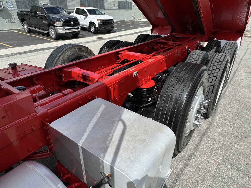 2017 Peterbilt 579 - $99,995