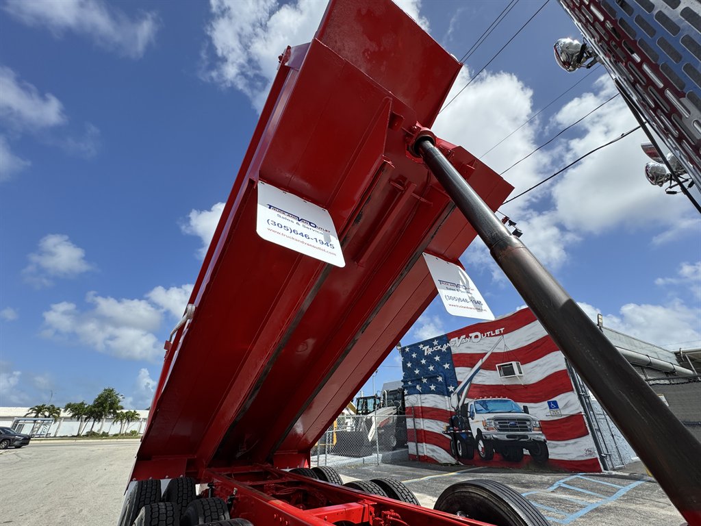 2017 Peterbilt 579 - $99,995