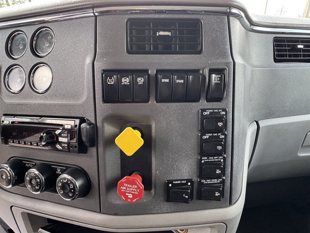2017 Peterbilt 579 - $99,995