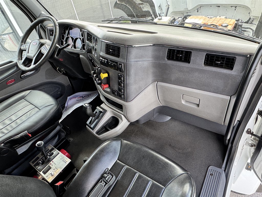 2017 Peterbilt 579 - $99,995
