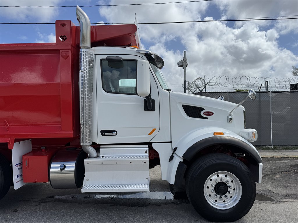 2017 Peterbilt 579 - $99,995
