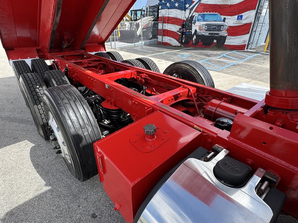 2017 Peterbilt 579 - $99,995
