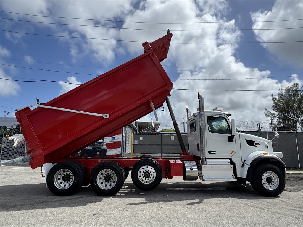 2017 Peterbilt 579 - $99,995