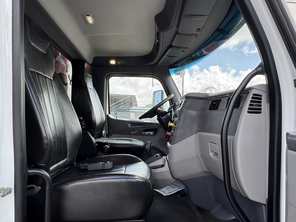 2017 Peterbilt 579 - $99,995