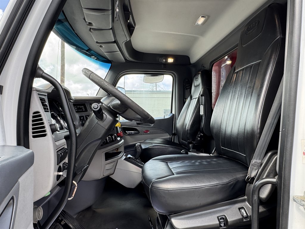 2017 Peterbilt 579 - $99,995