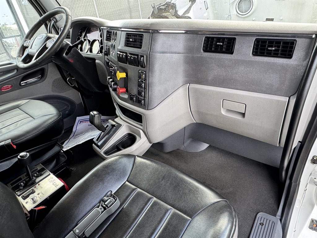 2017 Peterbilt 579 - $99,995