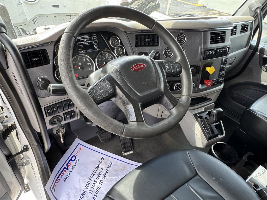 2017 Peterbilt 579 - $99,995