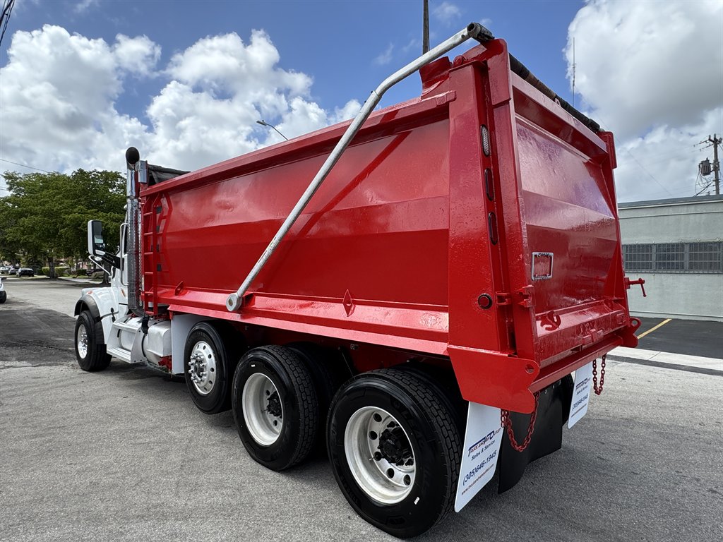 2017 Peterbilt 579 - $99,995