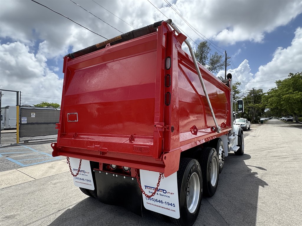 2017 Peterbilt 579 - $99,995