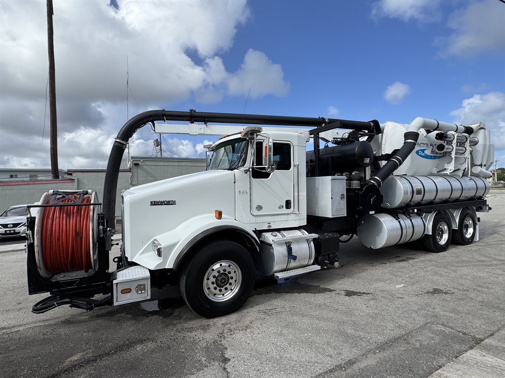 2015 Kenworth T8 Series - $119,995