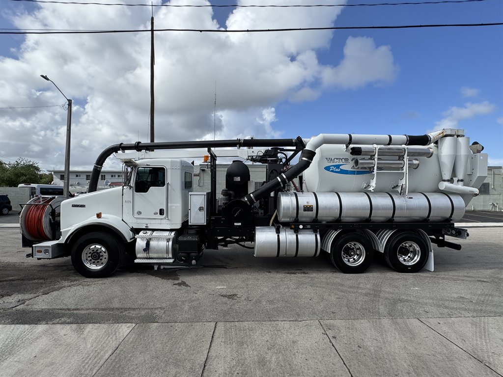 2015 Kenworth T8 Series - $119,995