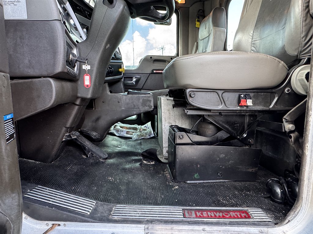 2015 Kenworth T8 Series - $119,995
