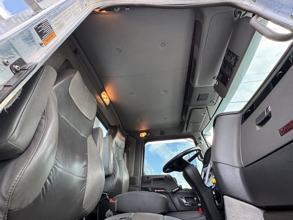 2015 Kenworth T8 Series - $119,995