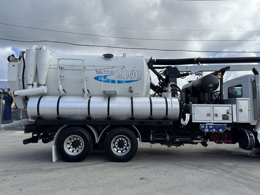 2015 Kenworth T8 Series - $119,995
