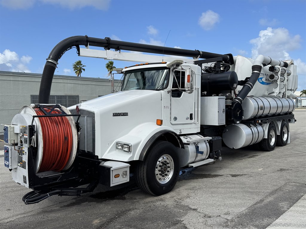 2015 Kenworth T8 Series - $119,995