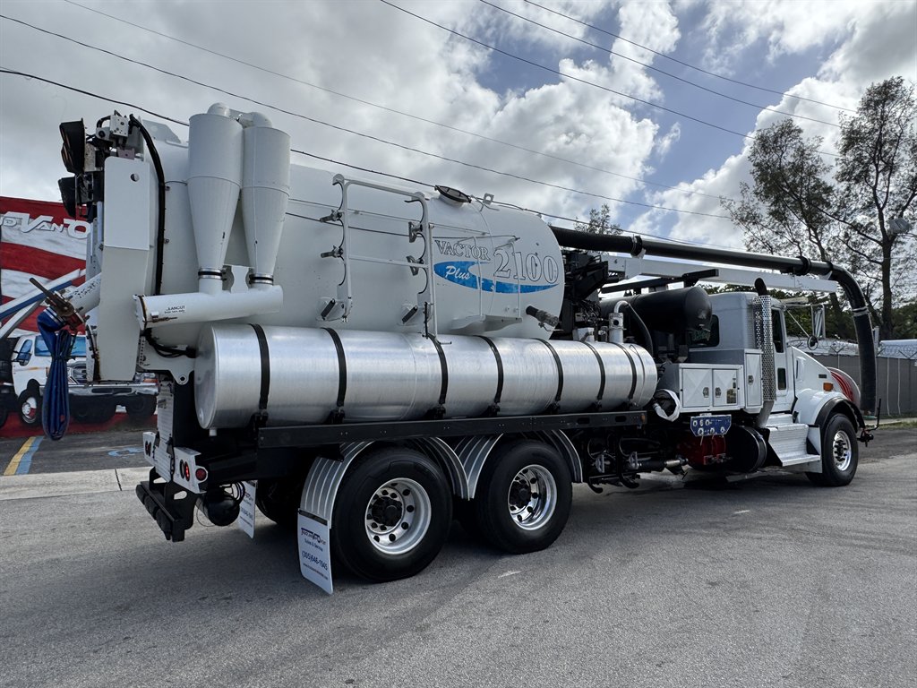 2015 Kenworth T8 Series - $119,995