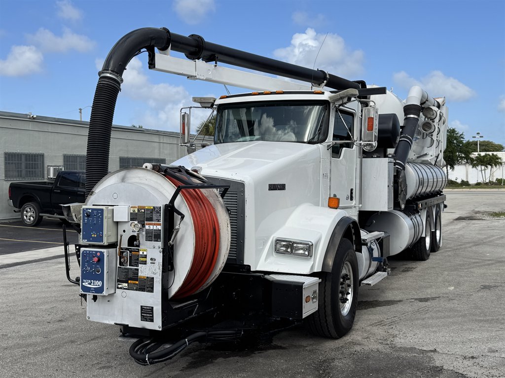 2015 Kenworth T8 Series - $119,995