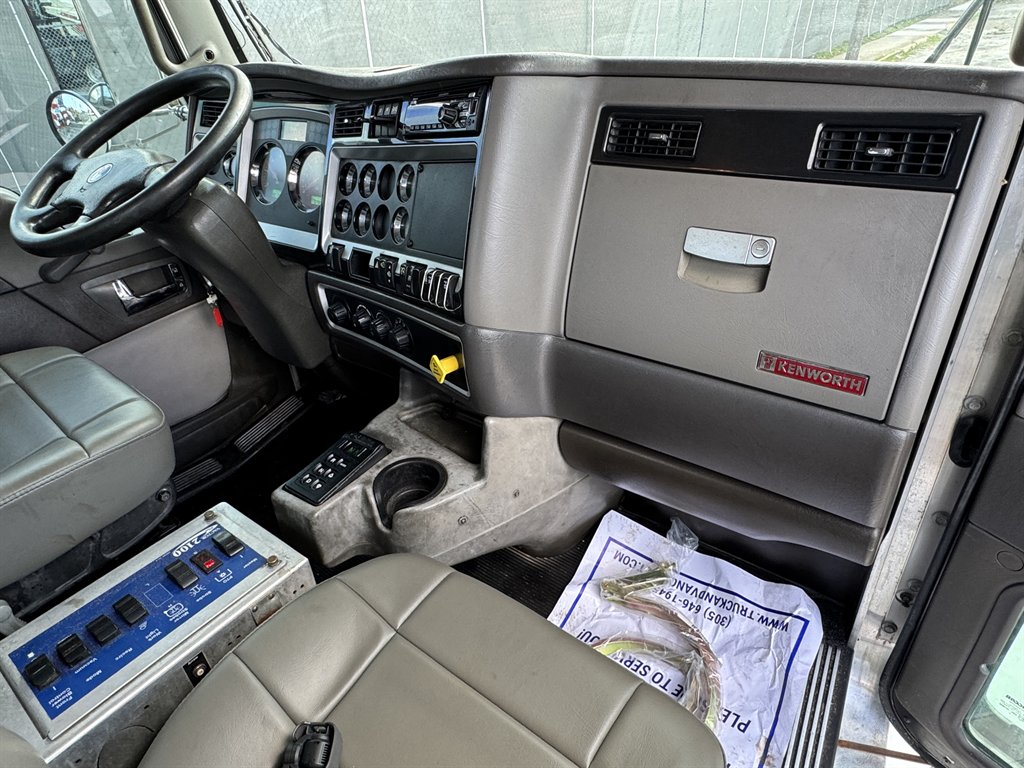 2015 Kenworth T8 Series - $119,995