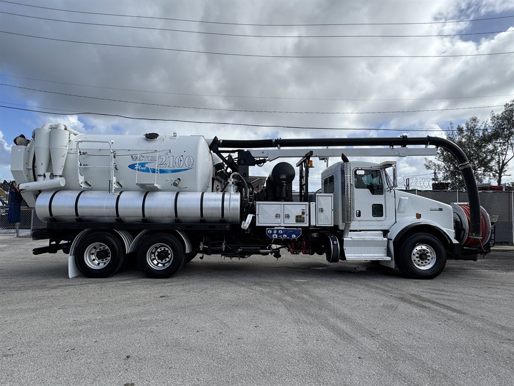 2015 Kenworth T8 Series - $119,995