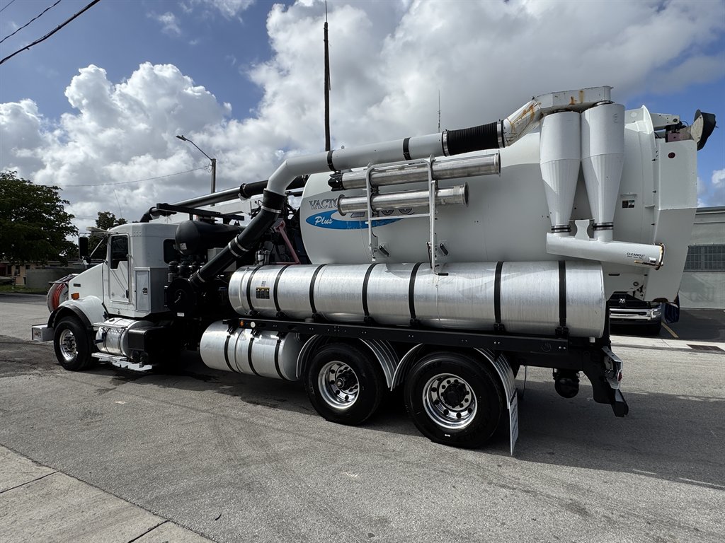 2015 Kenworth T8 Series - $119,995