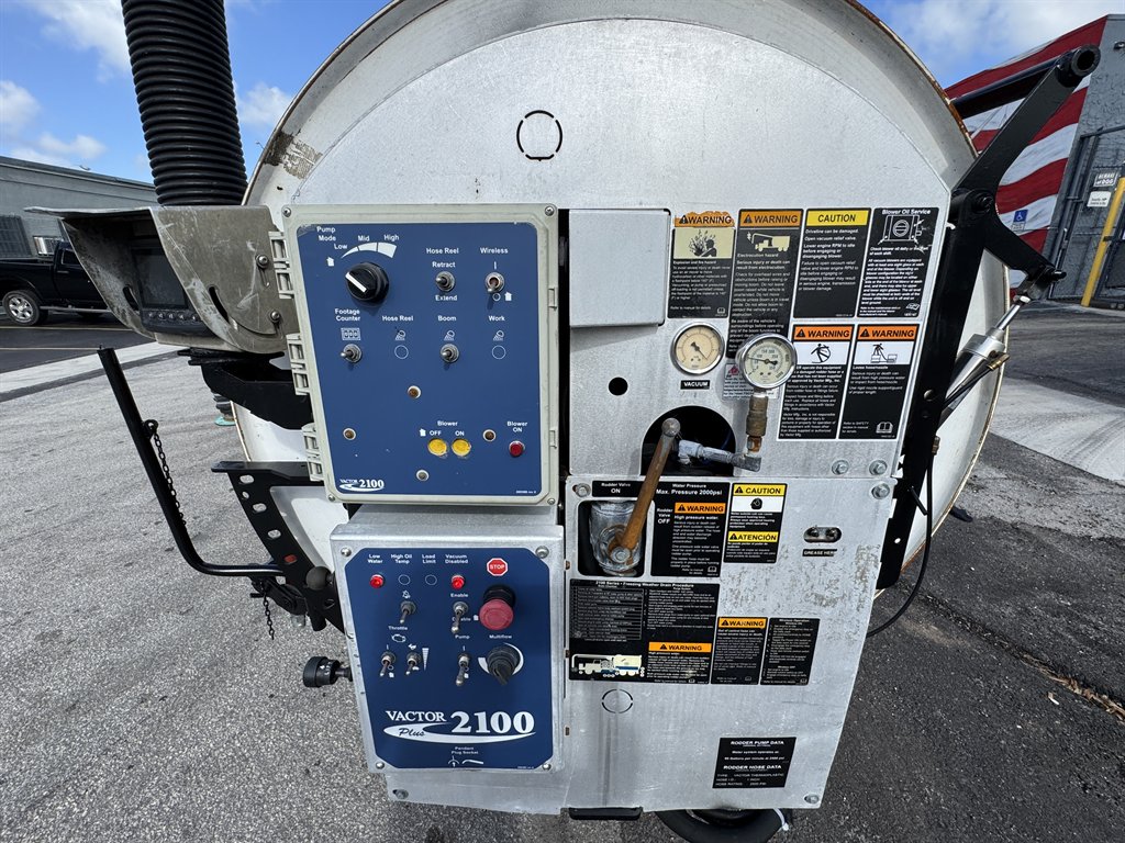 2015 Kenworth T8 Series - $119,995