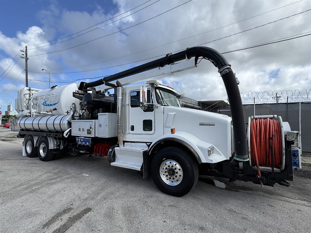 2015 Kenworth T8 Series - $119,995