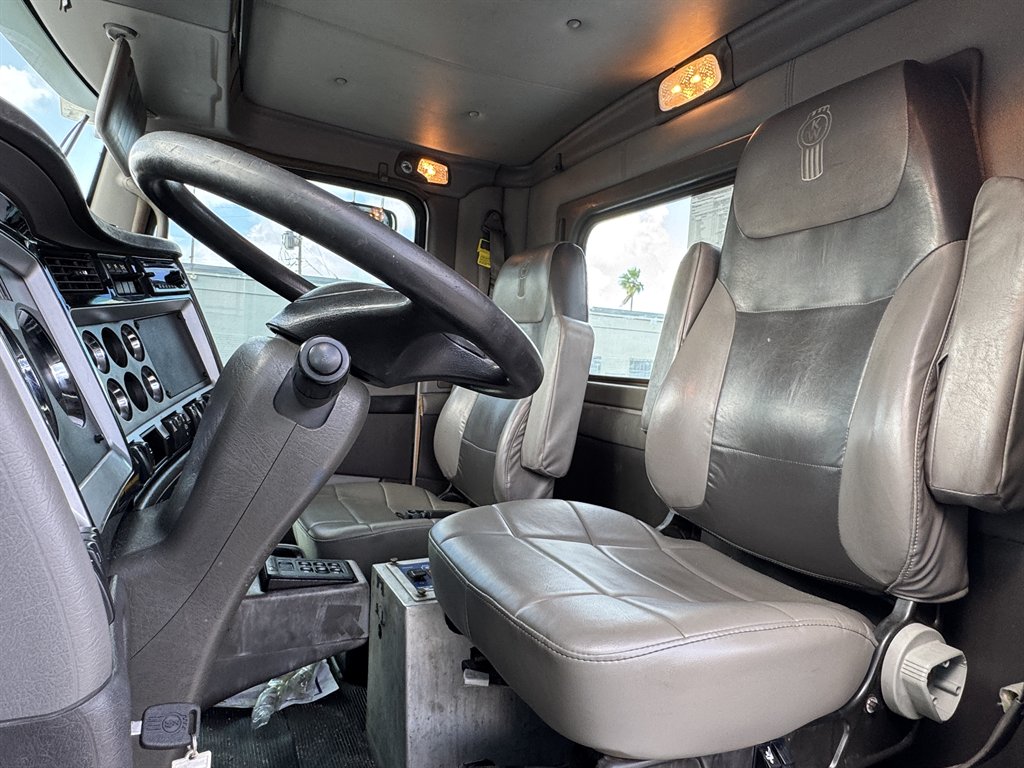 2015 Kenworth T8 Series - $119,995
