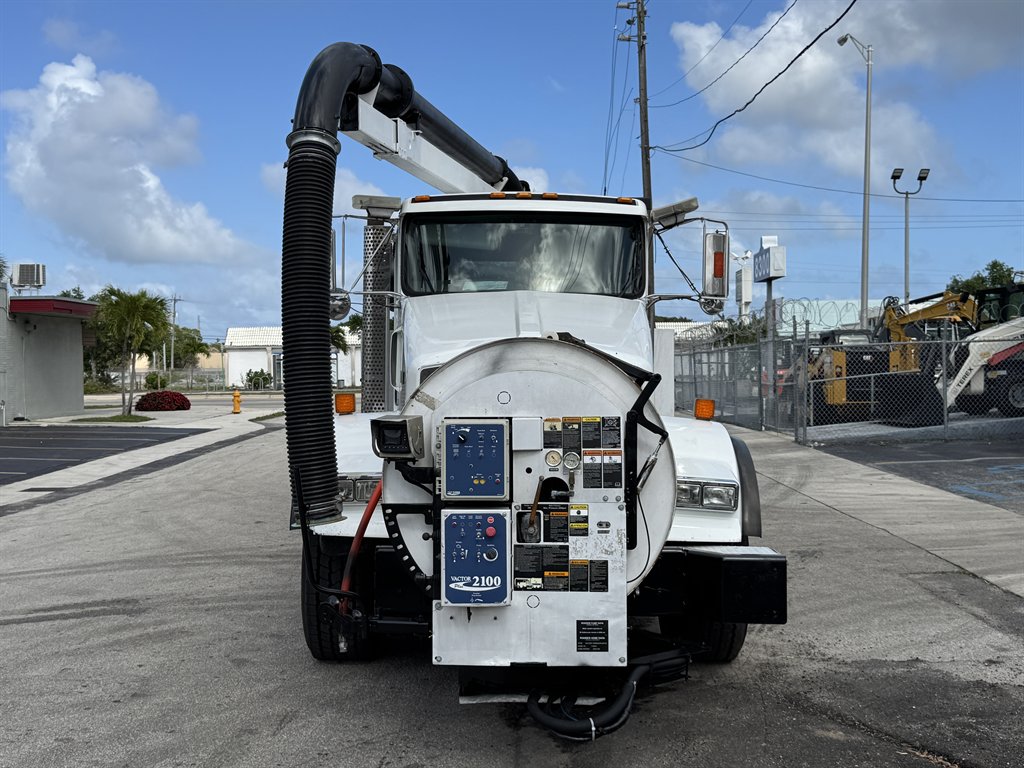 2015 Kenworth T8 Series - $119,995