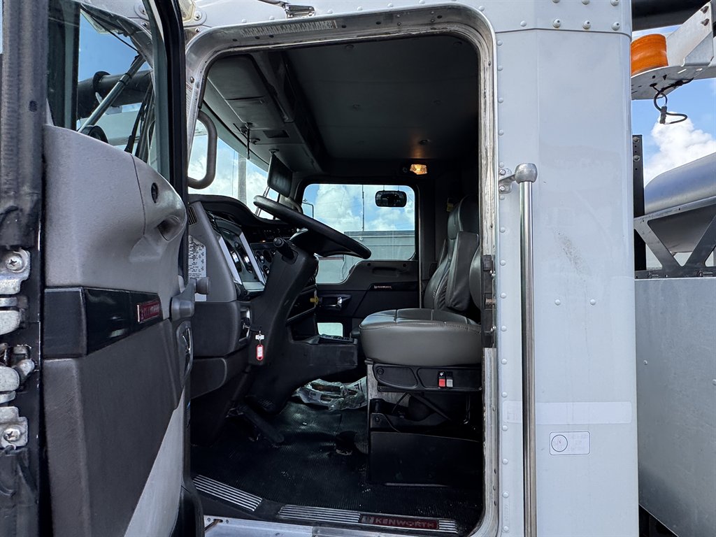 2015 Kenworth T8 Series - $119,995